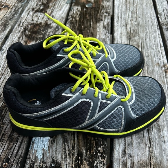 Brahma Other - Brahma Men’s Steel Toe Slip Resistant Oil Resistant Safety Work Shoes. Size 9